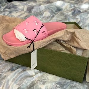 NWT GUCCI rubber slides